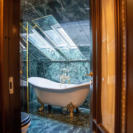 Hotel Charmante Skostredet 5*