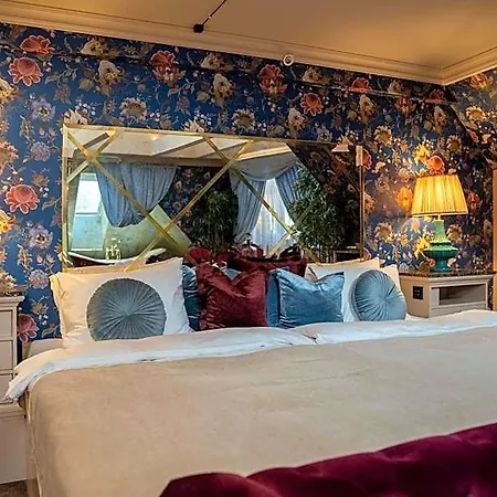 Отель Charmante Skostredet 5*