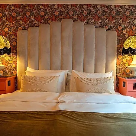 Отель Charmante Skostredet 5*