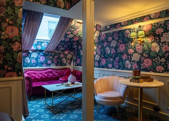 Otel Charmante Skostredet