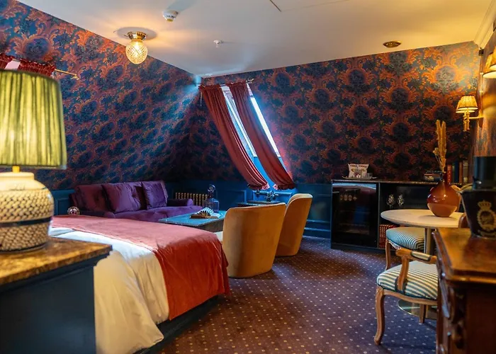 Charmante Skostredet Otel