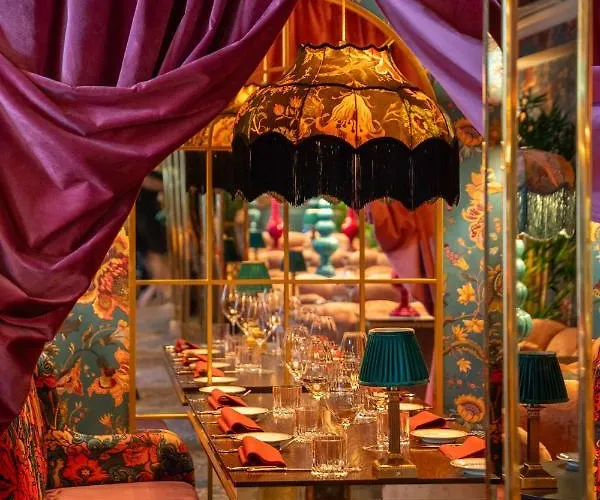 Charmante Skostredet Otel 5*