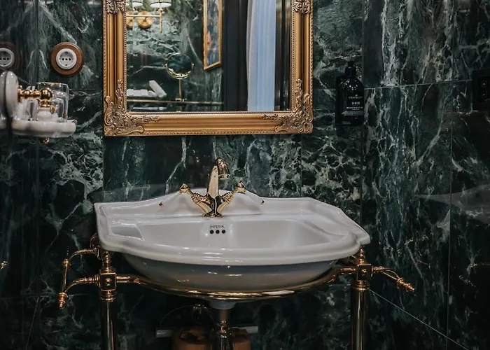 Charmante Skostredet Otel 5*