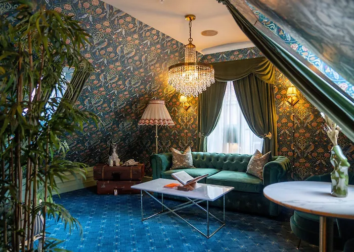 Charmante Skostredet Otel