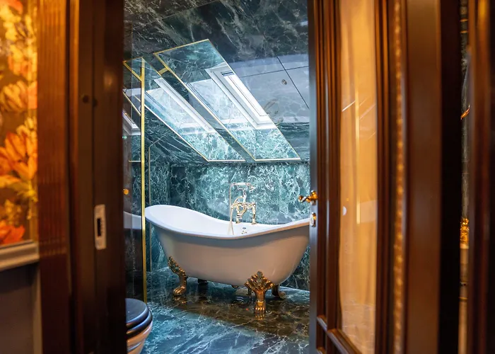 Hotel Charmante Skostredet 5*