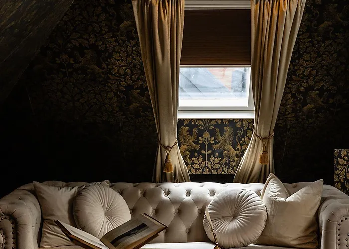 Charmante Skostredet Otel