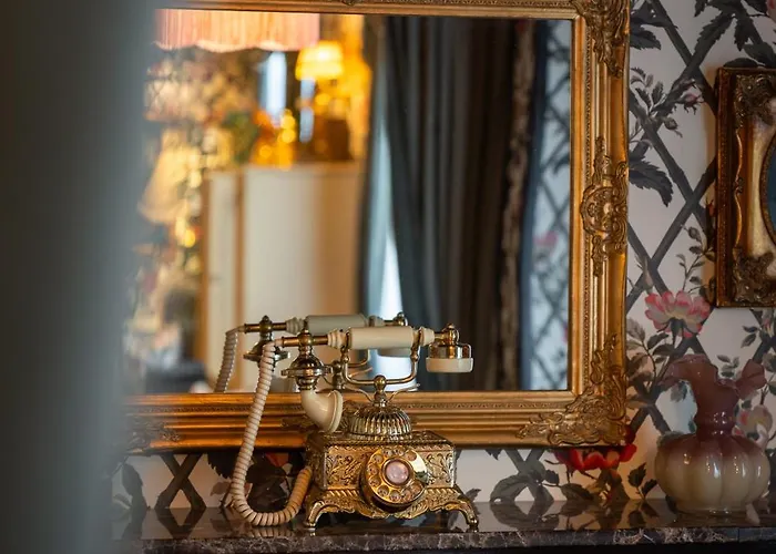 Hotel Charmante Skostredet 5*