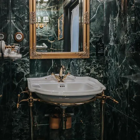 Charmante Skostredet Otel 5*