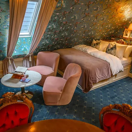 Charmante Skostredet Otel 5*